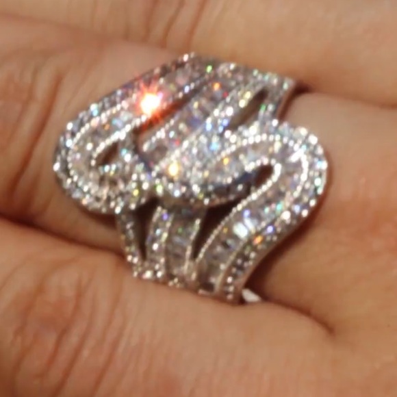 New 5.6CT Princess Cut Sterling Silver Ring - Picture 4 of 4